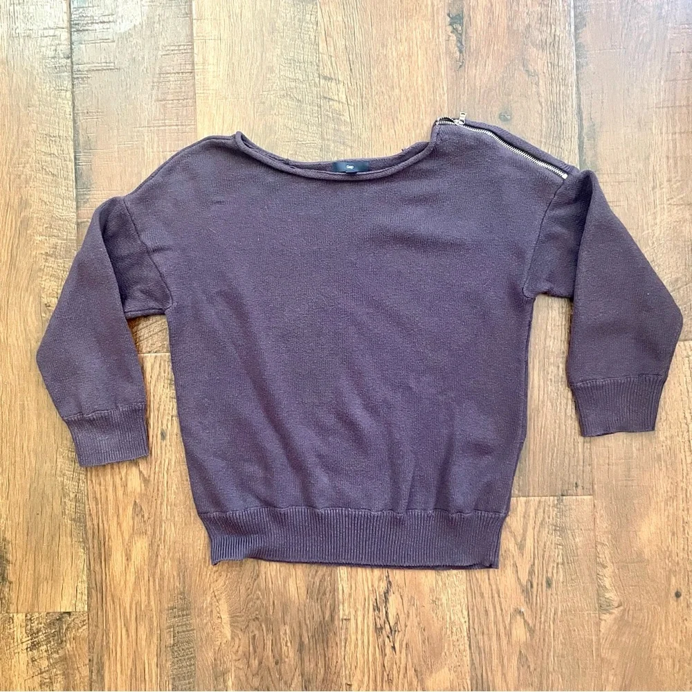 GAP plum crewneck sweater, size M